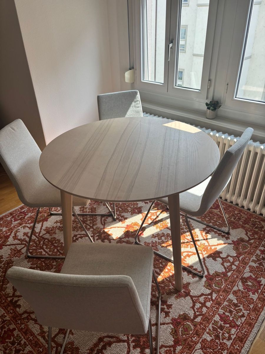 Ikea Sedie: 4 Elegant Modern Dining Chairs - Great Condition! – Usato da Zürich venduto da yan_c9vv