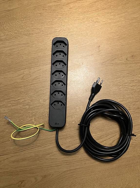 Spine: Steckdosenleiste 7fach magnetisch – Usato da Bronschhofen venduto da Oggy0