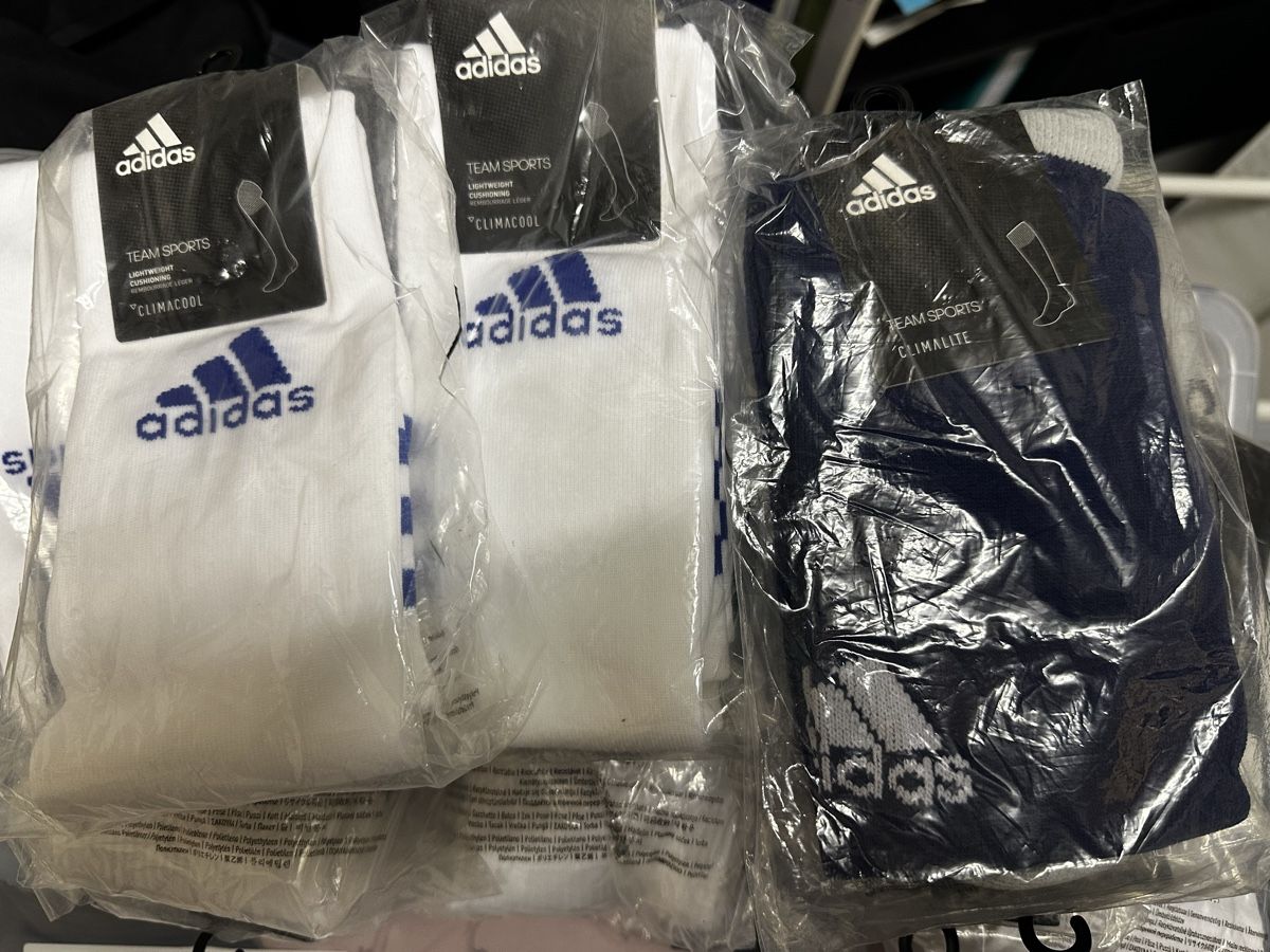 Adidas Socken: Stulpen – Neu und originalverpackt aus Winterthur von UU10