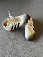 Chaussures de football Adidas Nemeziz. taille 33 