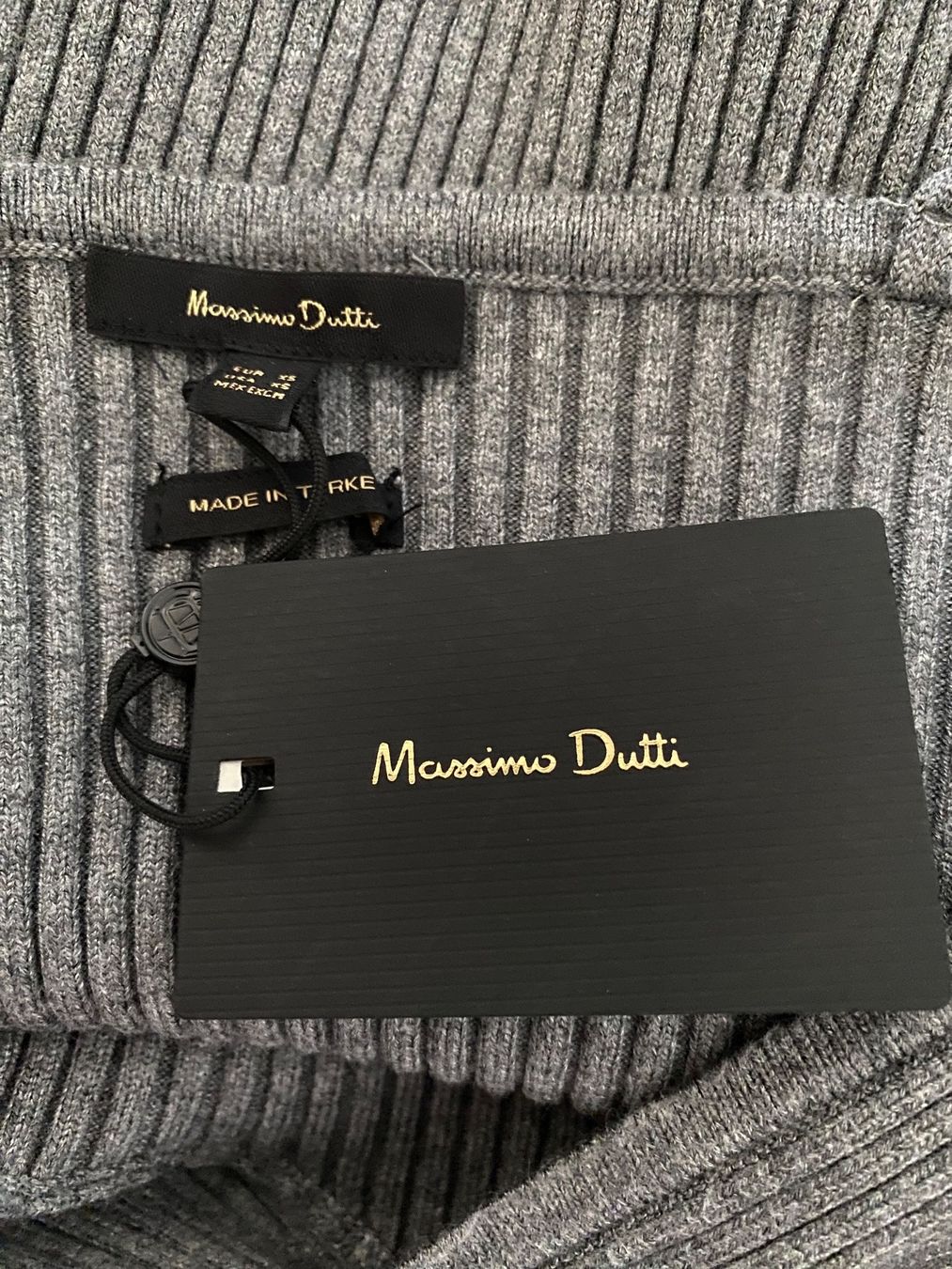 Massimo Dutti Tops: MASSIMO DUTTI Top - neu - – Neuf avec emballage d'origine à Jona par vanessasupermarket20 7