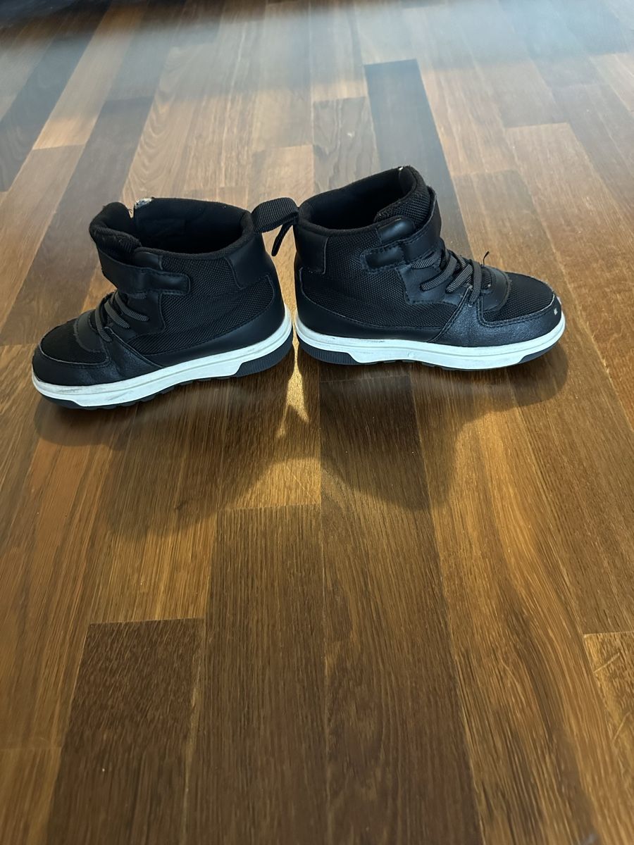 H&M Scarpe per ragazzi: Sneakers Wasserdicht Gr.28 – Usato da Dietikon venduto da mike.thorton