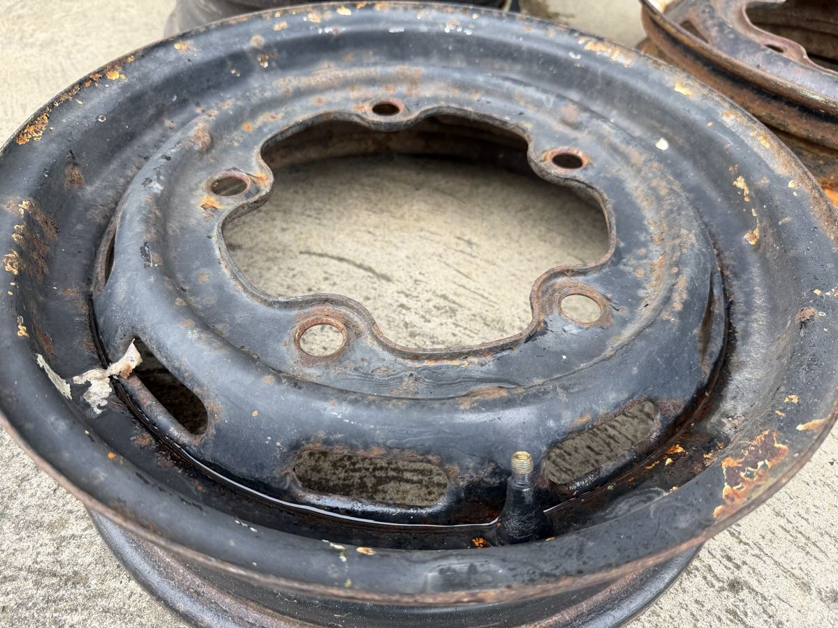 Volkswagen Cerchioni: 4 Stahlfelgen VW Käfer – Usato da Rüegsbach venduto da Tinus3418 1