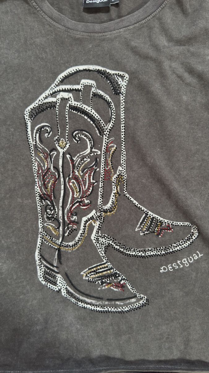 Desigual T-shirt: Desigual T-shirt Boots Strass Oversize T.M – Usato da Vuippens venduto da Anna_as 3