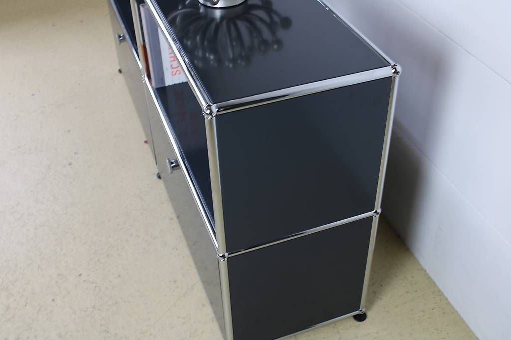 USM Scaffali: USM Sideboard Anthrazitgrau, (Nr.2), neuwertig – Usato da Meinisberg venduto da atelier_TILIJA 1