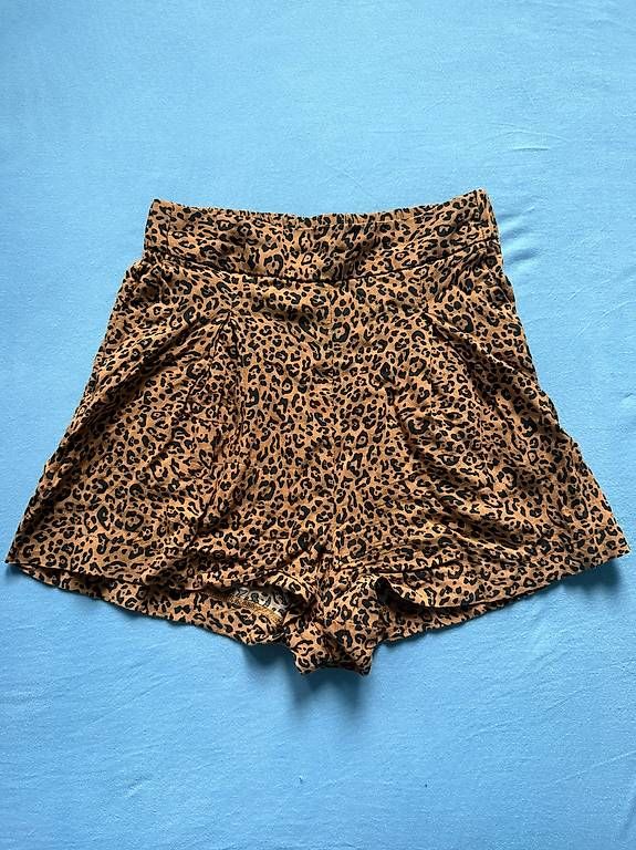 H&M Pantaloni: Leoparden Shorts – Usato da Altendorf venduto da Ga04 2