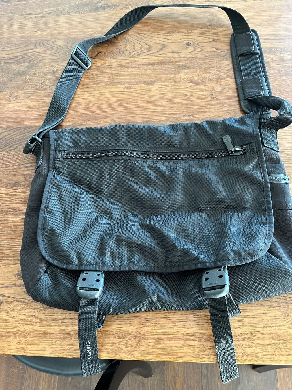 Kipling Taschen: Schwarze Kipling Umhängetasche – Gebraucht aus Oberrohrdorf von Anuschka5