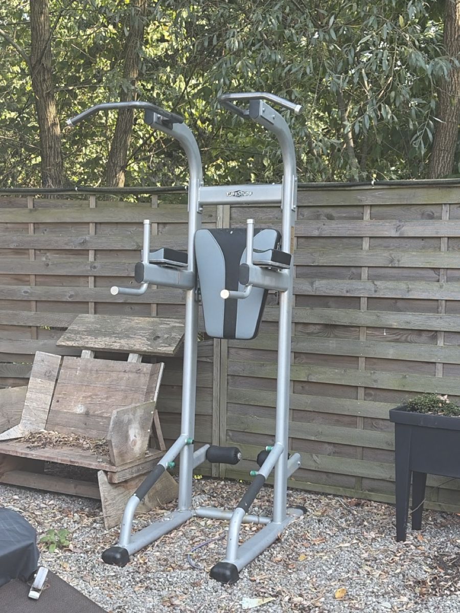 Hometrainer: Barres à tractions et dips TuffStuff – Gebraucht aus posieux von Cri8181