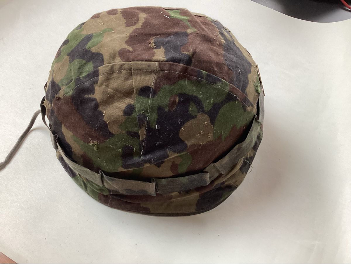 Schweizer Armee Uniformen: Helmbezug 90 – Gebraucht aus niederurnen von Hagugelmann 1