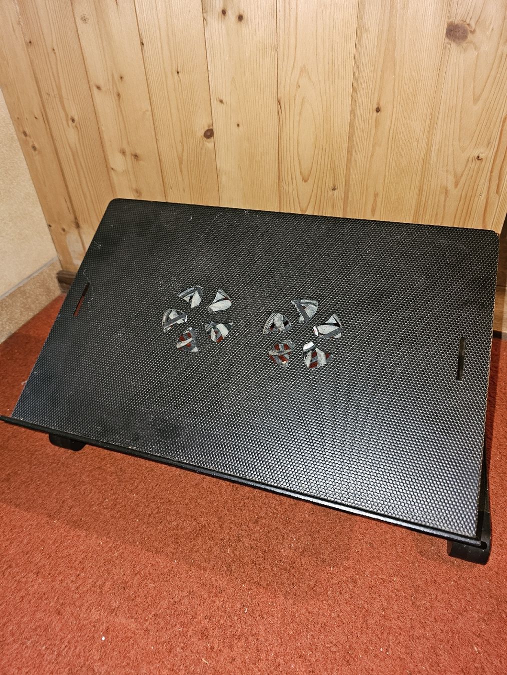 Racks & Cavalletti: Laptop-Ständer – Difettoso da Seuzach venduto da hwulf 1
