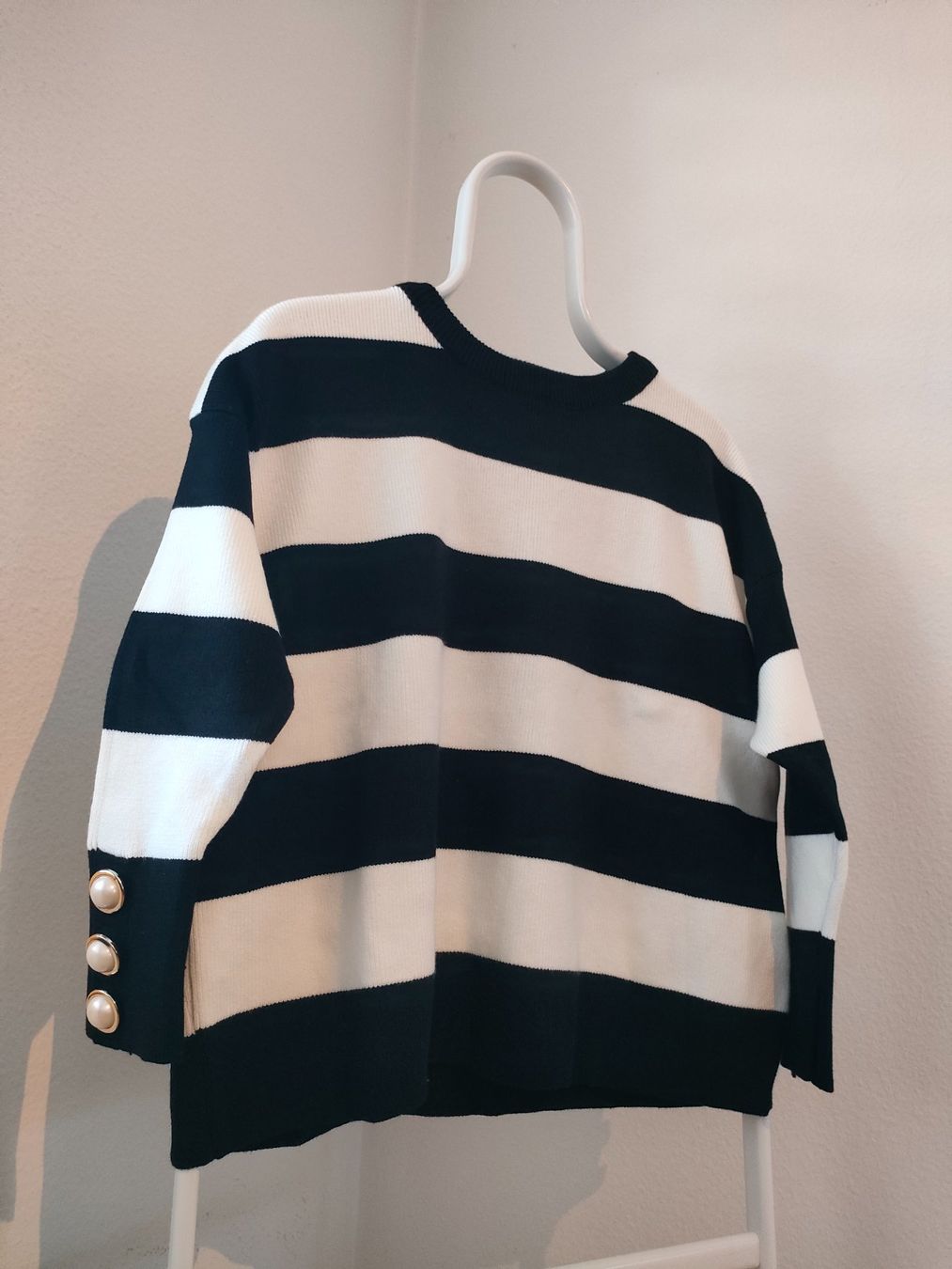 Maglioni & Felpe: Wunderschöner Damen-Pullover mit Knöpfen am Arm – Nuovo (secondo la descrizione) da Dietikon venduto da MJ_Sporting 1