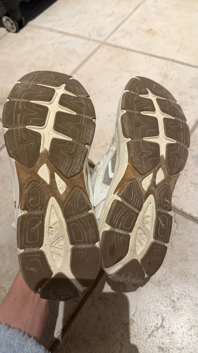 Zara Scarpe per ragazze: ZARA SNEAKER MIT BLUMEN- & PERLENDETAILS GR.36 – Usato da Thalwil venduto da olh_7cpg 1