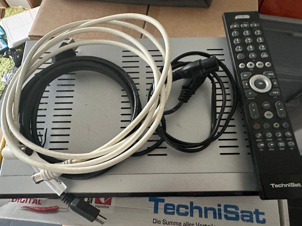 Technisat Ricevitori: Technisat Digit Isio S1 Satelliten Receiver Empfänger – Usato da Brunnen venduto da 23068 1
