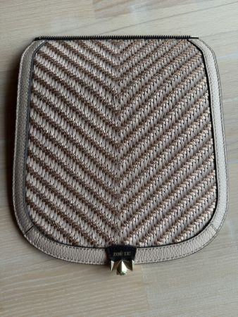 Zoé Lu Klappe in Nude und metallic 