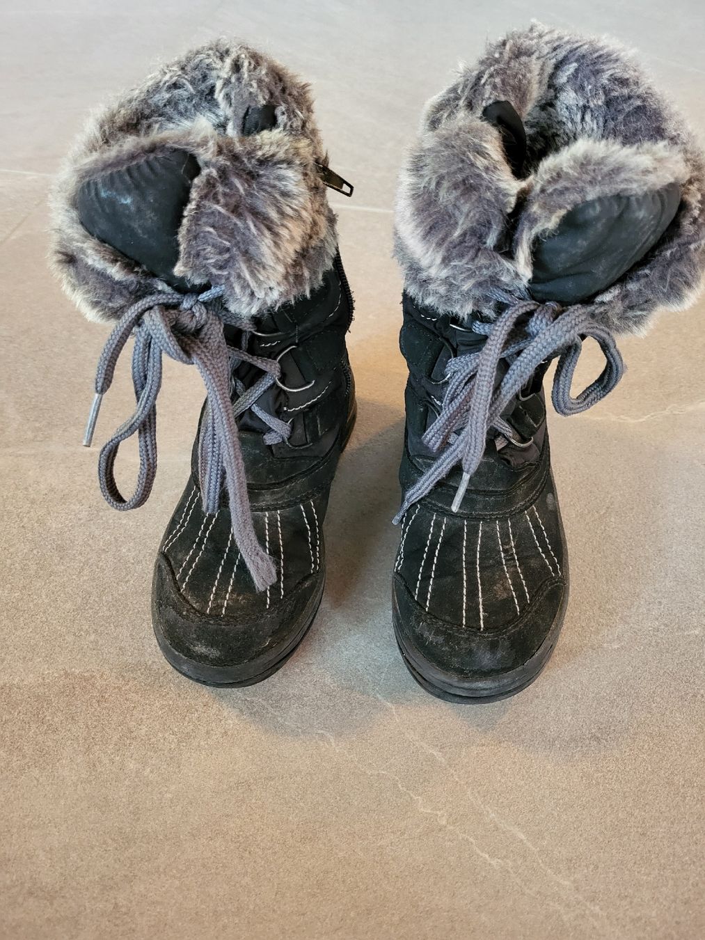 Scarpe per ragazze: Winterstiefel mit integrierten Spikes, Grösse 30 – Usato da Oberwangen TG venduto da Murmel82 1
