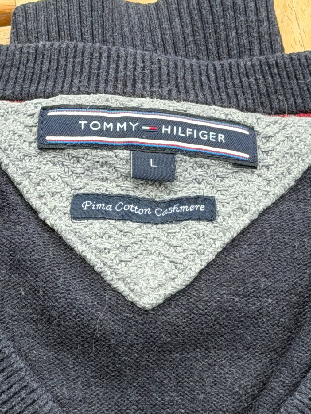 Tommy Hilfiger Maglioni & Felpe: TOMMY HILFIGER Pullover blau – Usato da Volketswil venduto da laszou 1