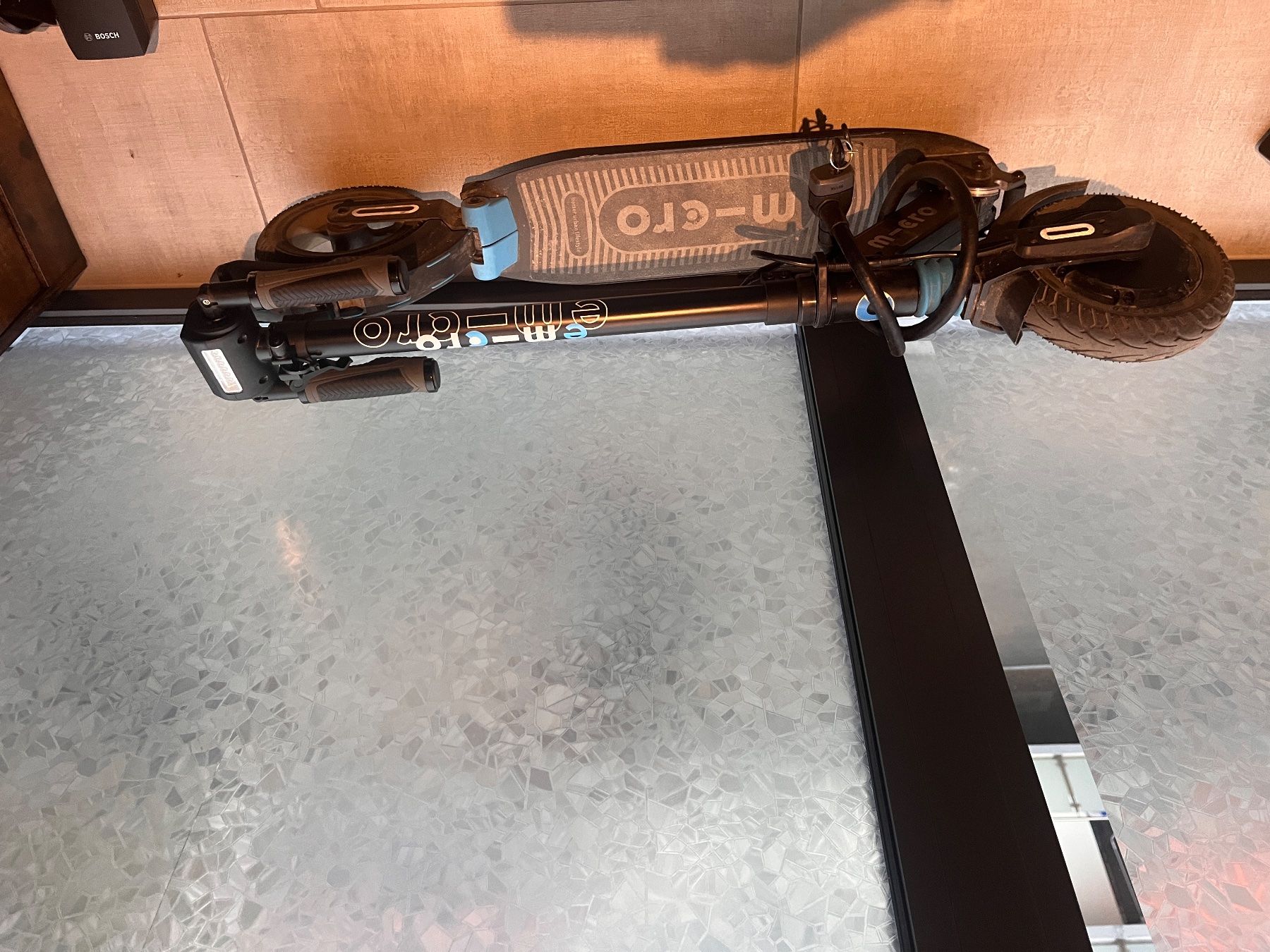Scooter: E-Scooter Micro Merlin X4 schwarz gebraucht – Usato da Kerns venduto da malija5 2