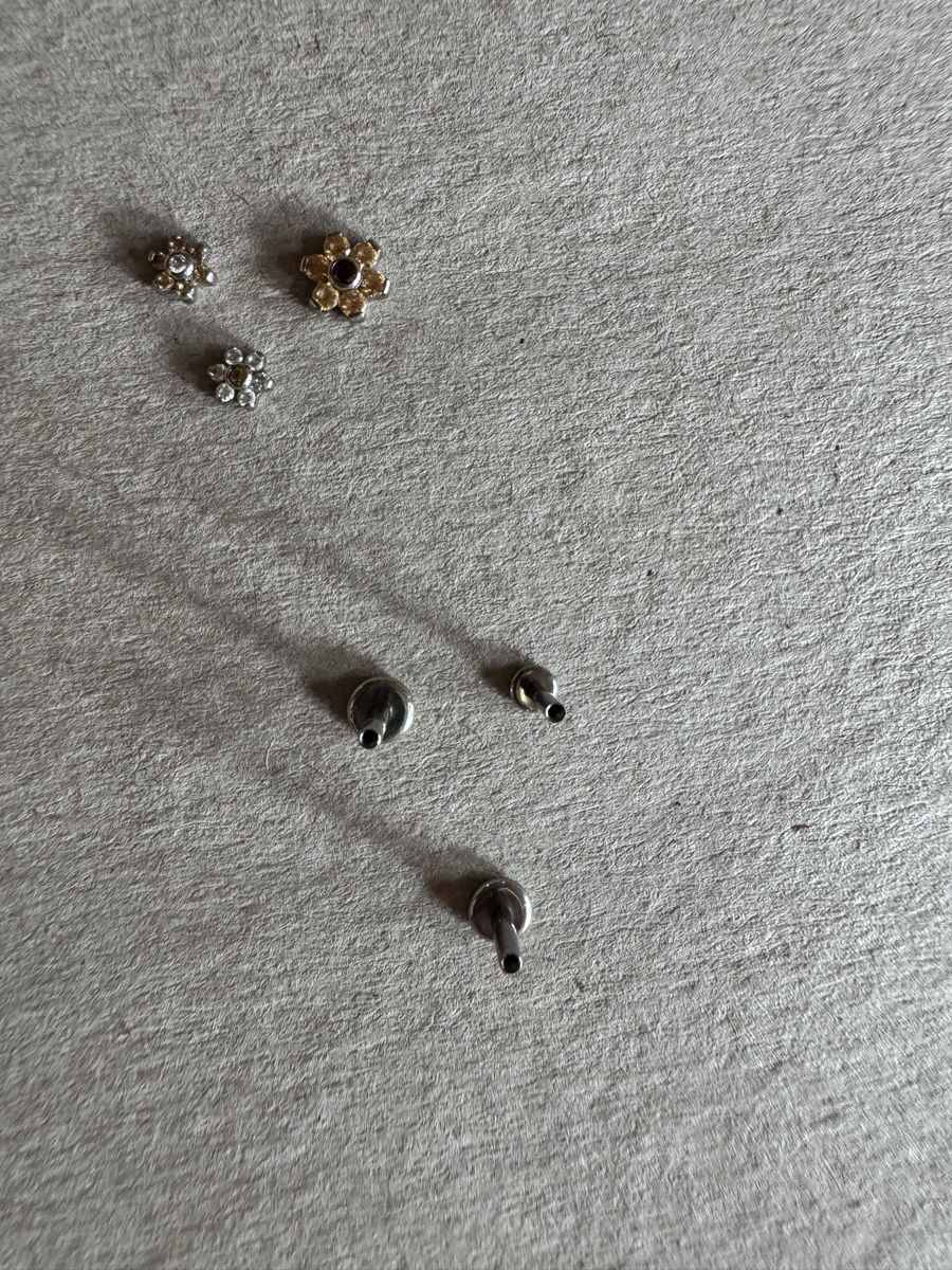Bijoux piercing: 3x Labret Piercing Blumenform mit Steinen gebraucht – D'occasion à Nesslau par laurazimtstern 5