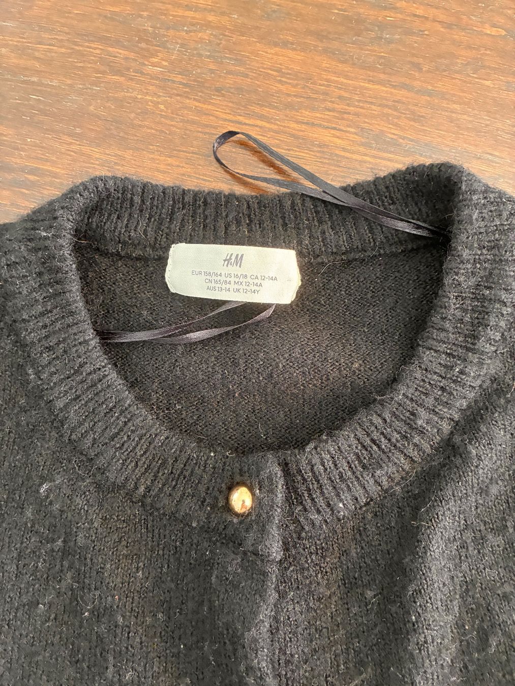H&M Lotti & Set di vestiti: Cardigans H&M noirs et écru 158 cm 2 pièces – Usato da Mies venduto da pulrichg 2
