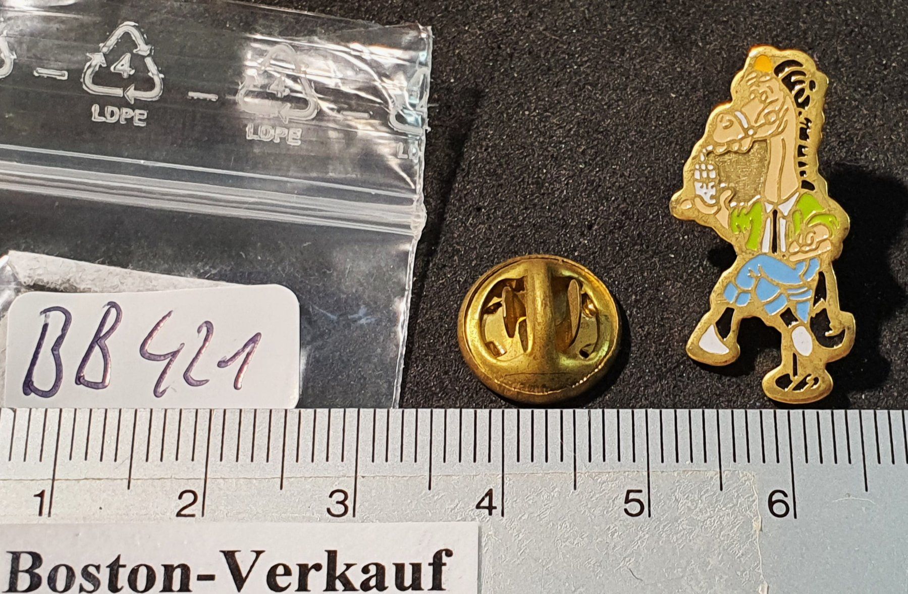 Placchette & Badge: BB421 - Pin Comic Pferd – Usato da Reinach BL venduto da Boston-Verkauf 1