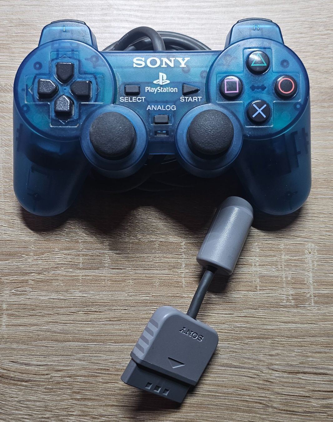 Sony Controller: SONY PlayStation Analog Controller - blau/transparent – Usato da Ochlenberg venduto da on3x
