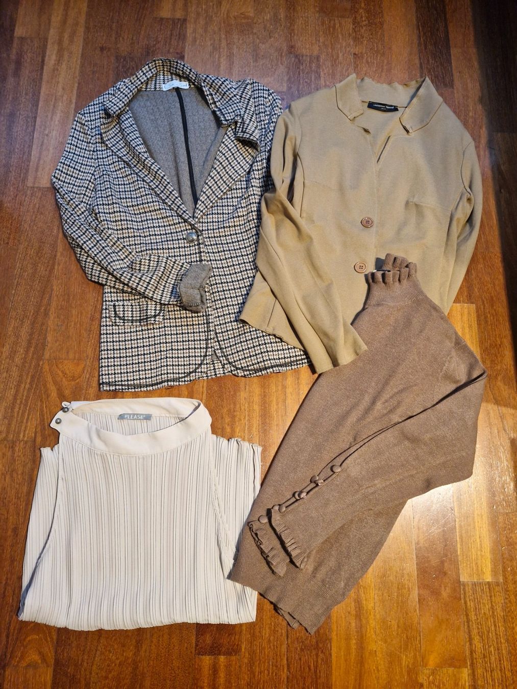 Kleiderpakete: 2 Blazer 1 Top 1 Pullover – Gebraucht aus Neuheim von roue