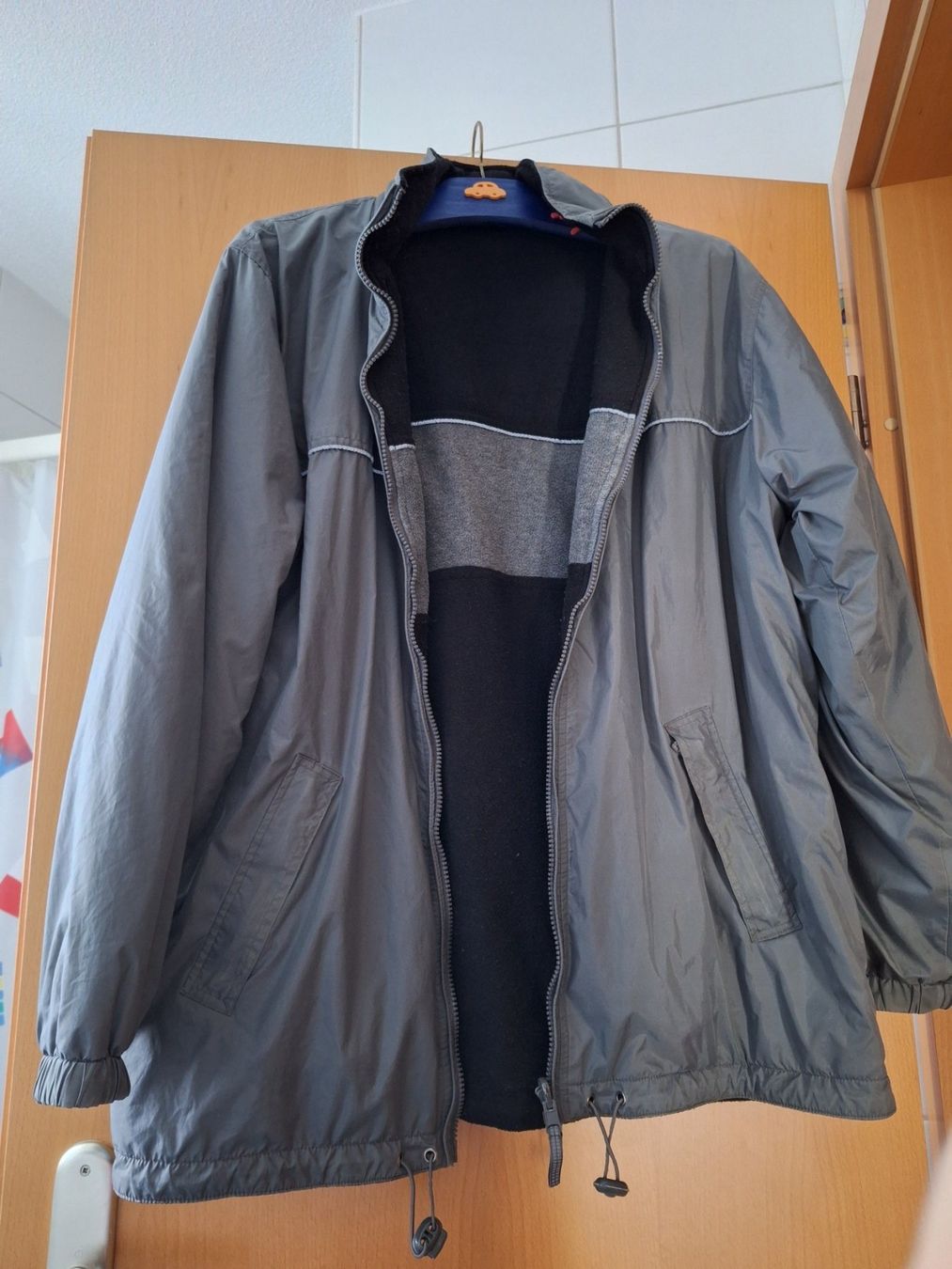 Tchibo Jacken: Jacke Gr. M mit Fleecefutter, grau (unisex) – Gebraucht aus Starrkirch-Wil von Mambostar