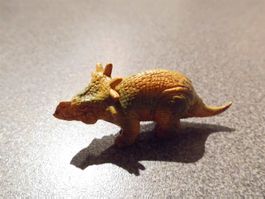 Dinosaurier grün/hellbraun/Kragen/Stache