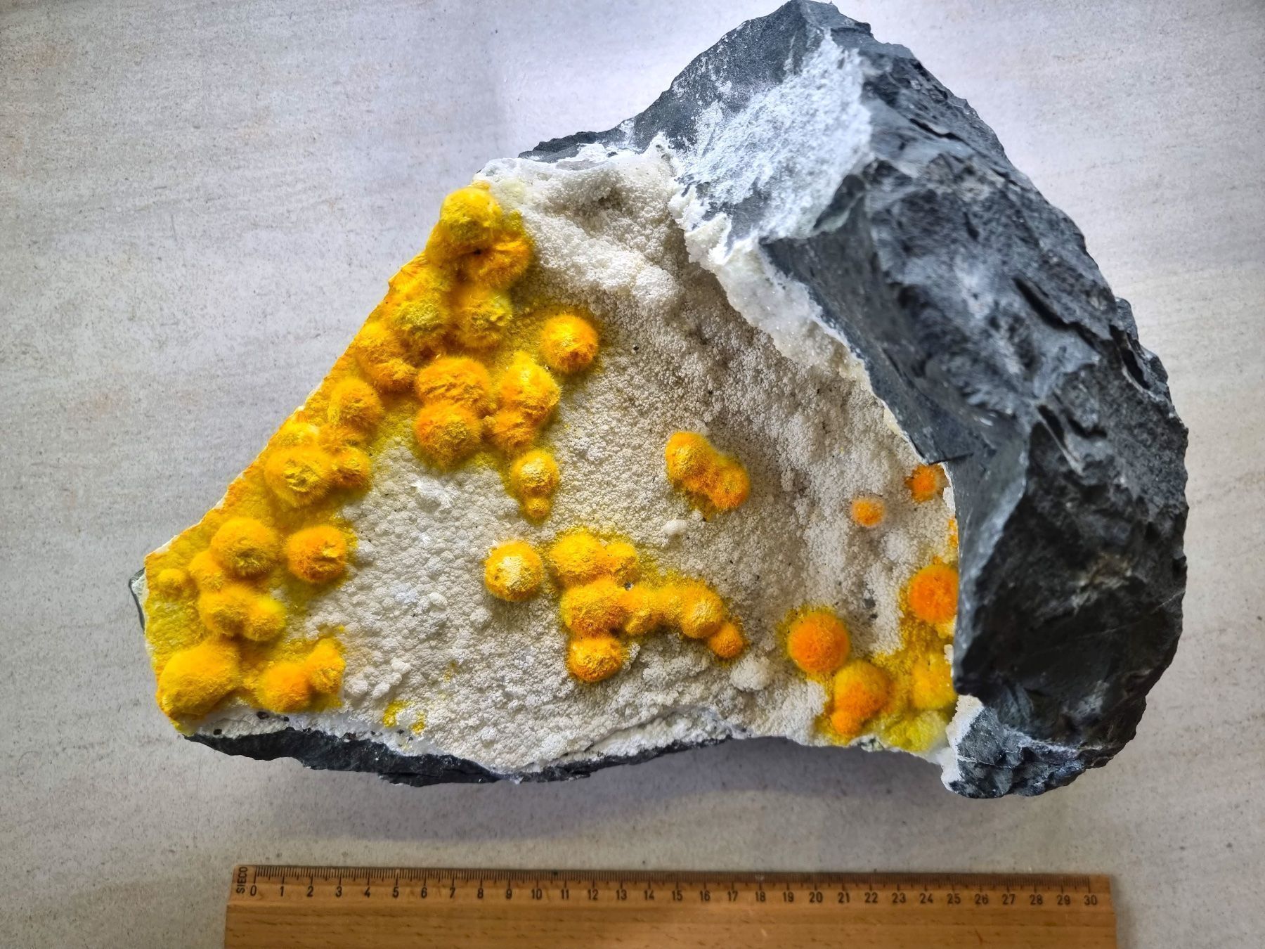 Mineralien & Heilsteine: SPHERE CRYSTALS YELLOW OKENITE SPECIMEN 9.4 Kg – Gebraucht aus Figino von panshop 1