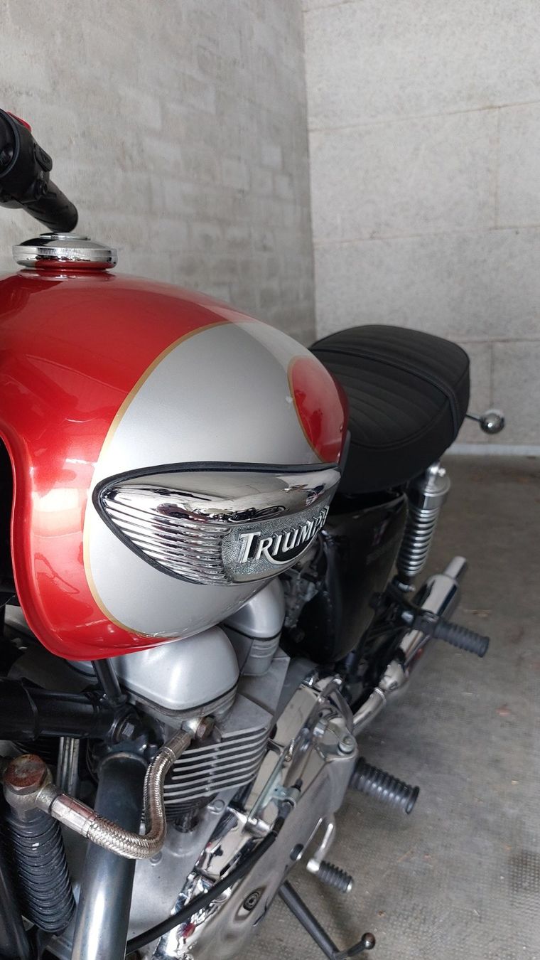 Triumph Strada: Triumph bonneville – Usato da Fontainemelon venduto da Kevin.rag 1