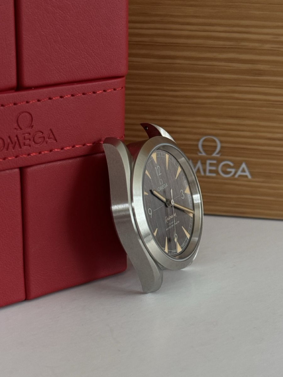 Omega Uhren: Omega Seamaster Railmaster 40mm Ref. 220.10.40.20.01.001 – Neu und originalverpackt aus Horw von Taylor-Collection 2