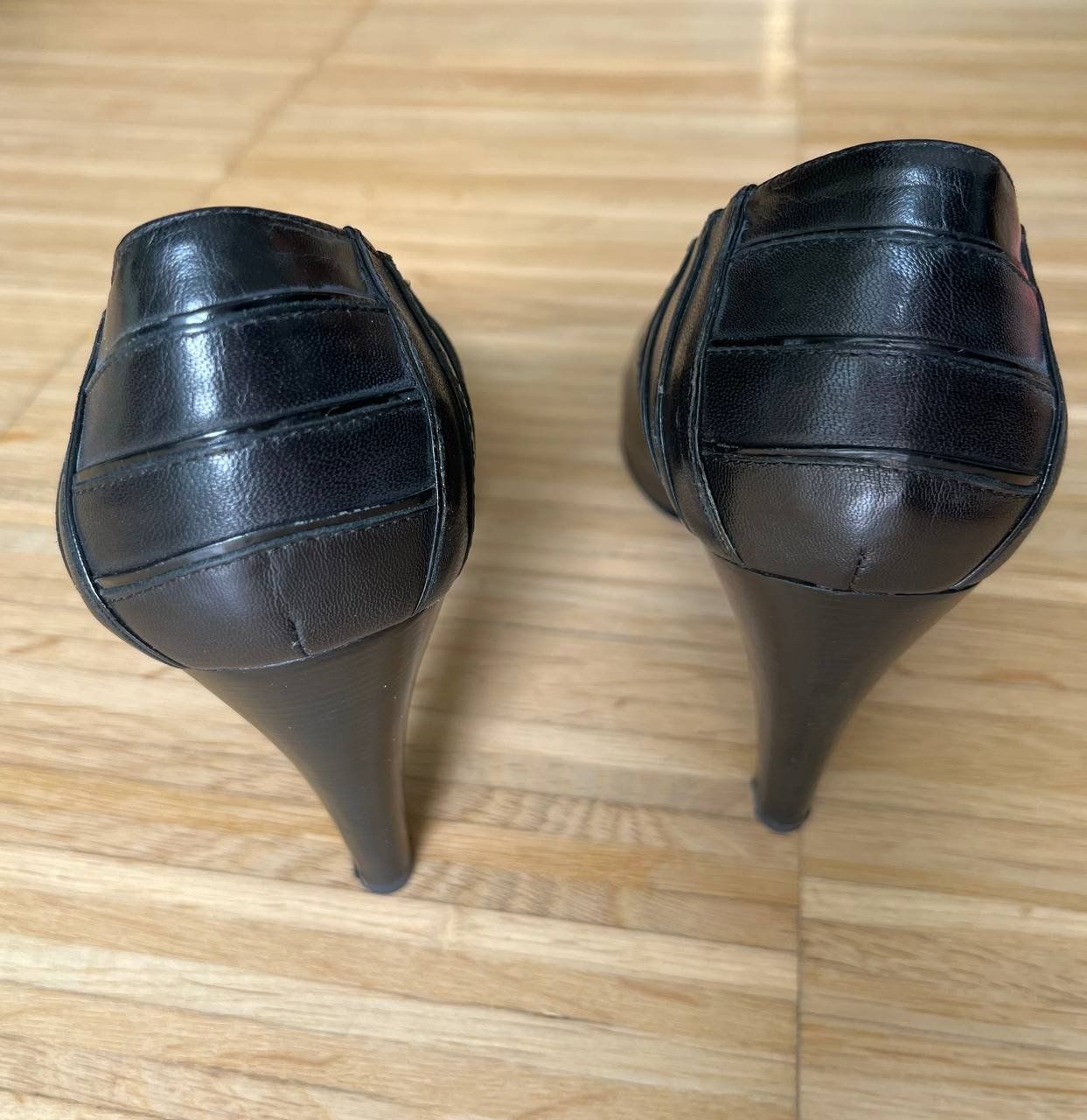 Scarpe da donna: Schwarze Leder Pumps, Grösse 39 – Usato da Schlieren venduto da con_hdp9 5