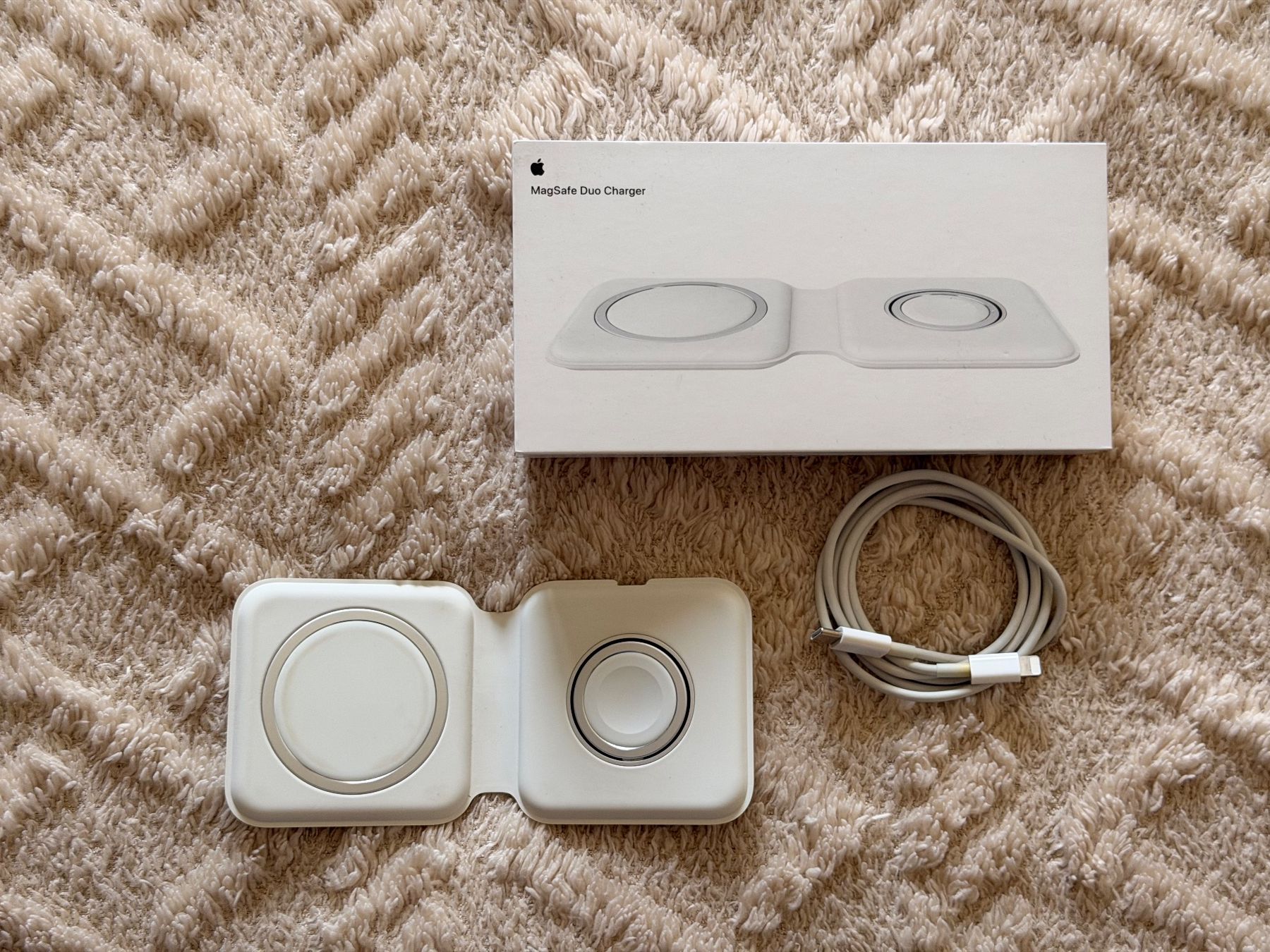 Apple Caricabatterie: Apple MagSafe Duo Charger – Usato da Zürich venduto da vh.8038