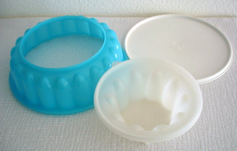 Tupperware Puddingform mit Deckel & 8-er Set Puddingförmchen (Gebraucht ...