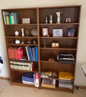 Vintage Nussbaum Bücherregal 2-teilig - guter Zustand