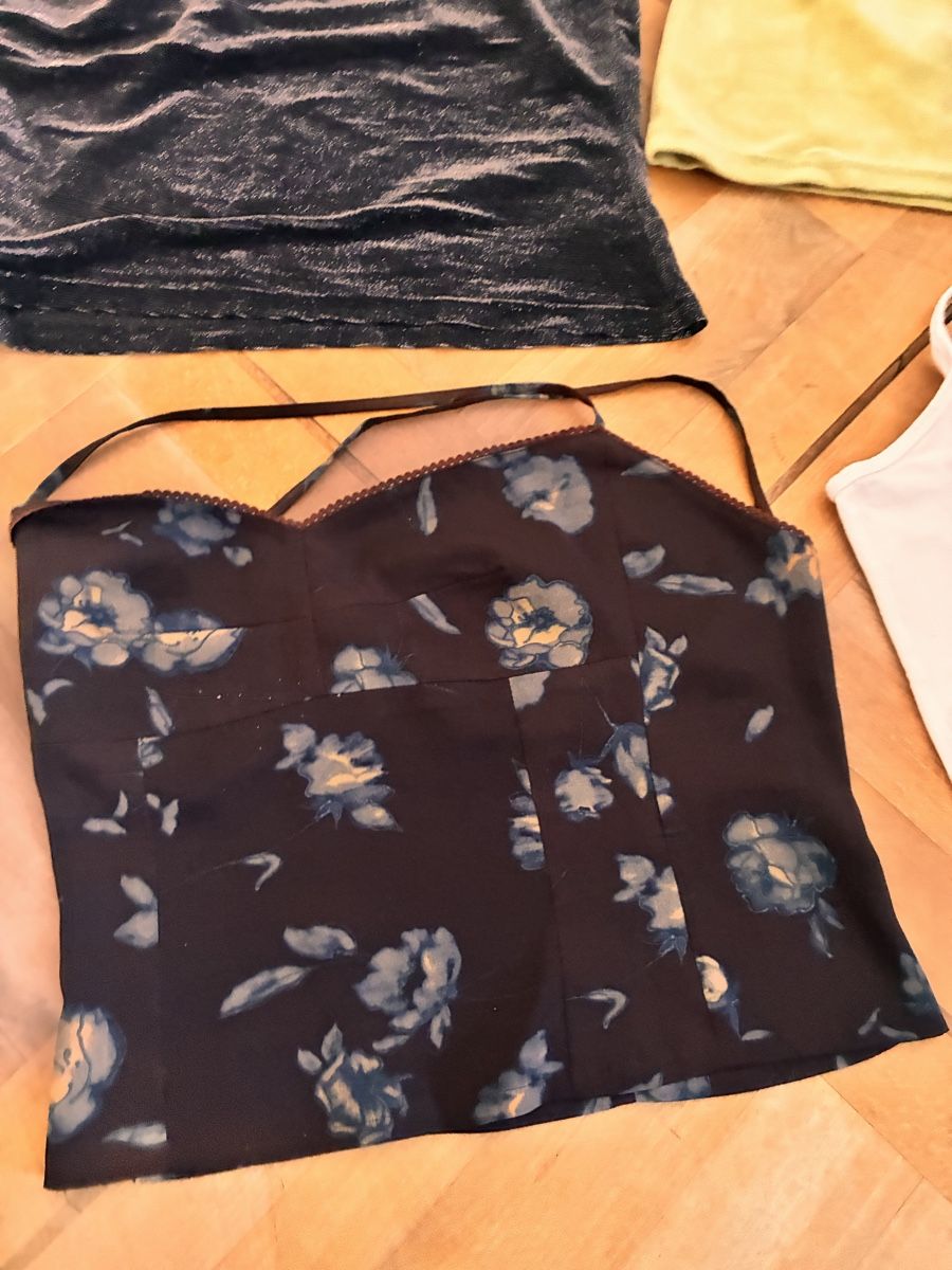 Top: 7 ladies tank tops – Usato da Zürich venduto da mesmainc 3