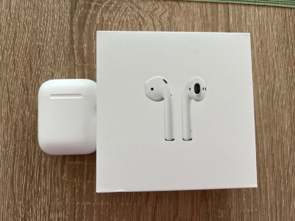Airpods with a box (Gebraucht) in für CHF 70 – mit Lieferung auf ...