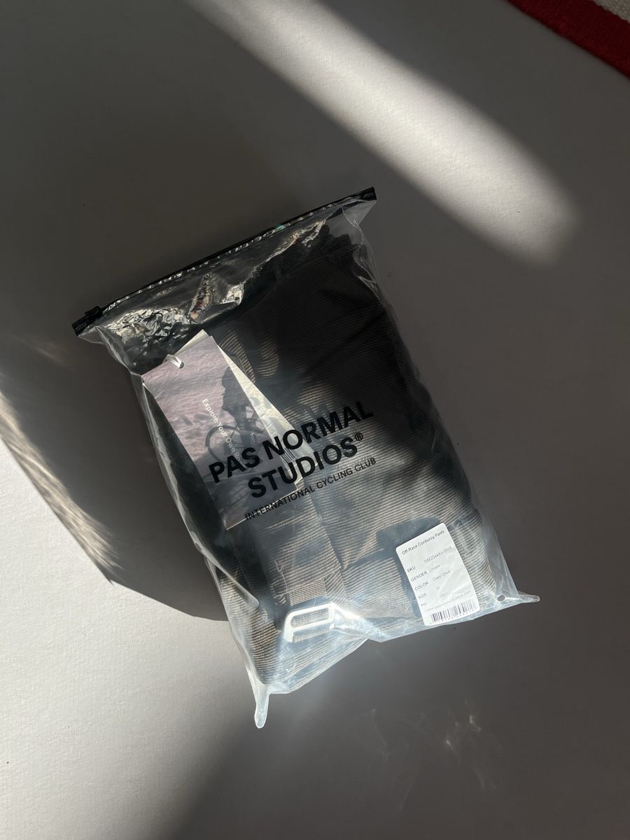 Pas Normal Studios Pantalons: Pas Normal Studios Off Race Corduroy Pants – Neuf avec emballage d'origine à Bern par afla55 2