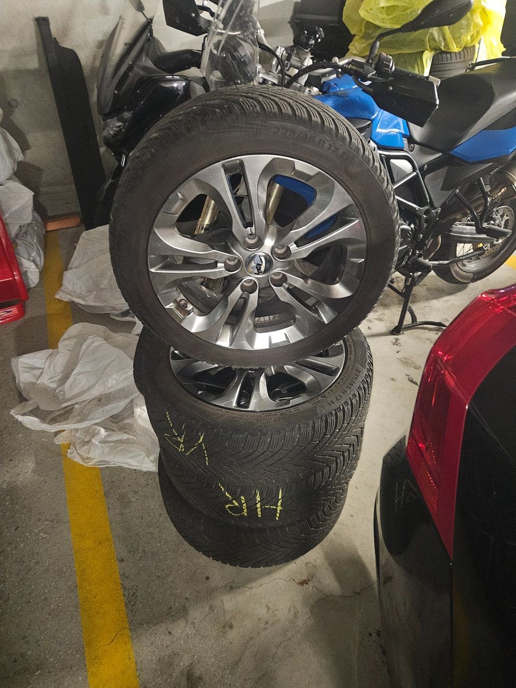 Kia Pneus & Roues: Original Kia 17 Zoll Kompletträder – D'occasion à Studen BE par homawybo