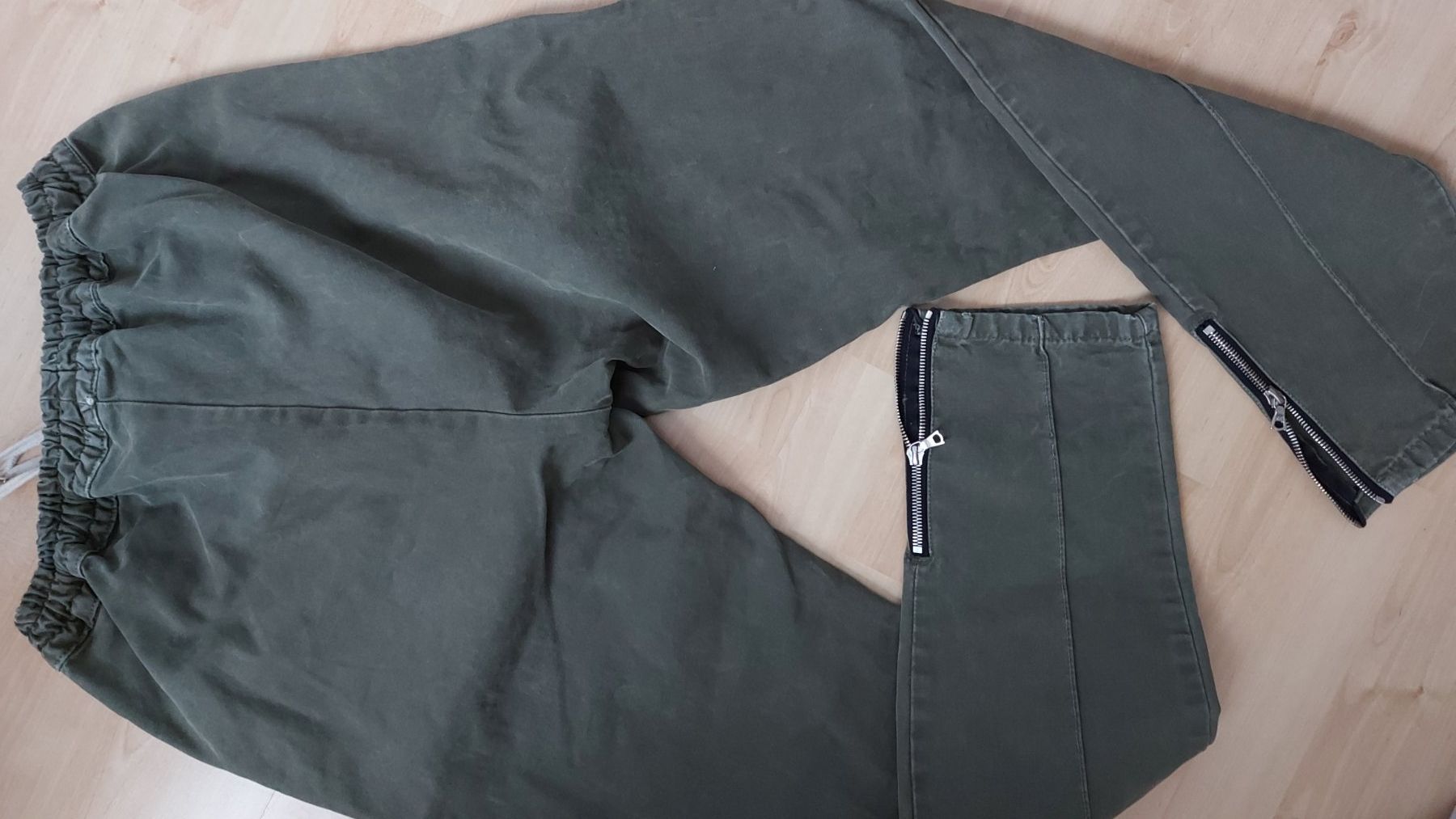 Pantaloni: ASKYURSELF Hose Khaki Farbe gr.M – Usato da Nebikon venduto da Draga25 4