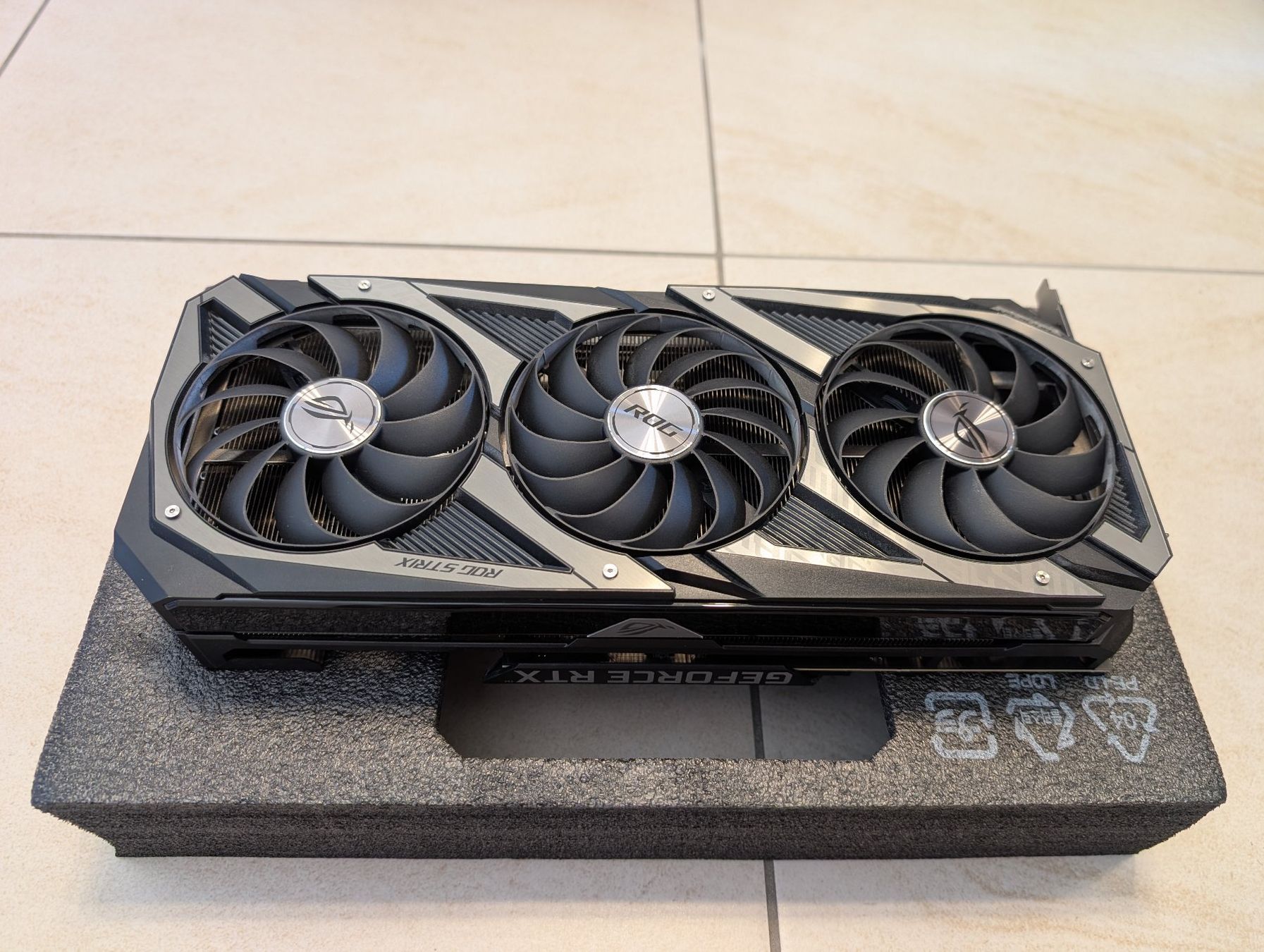 Asus Schede grafiche: ASUS ROG Strix GeForce RTX 3080 OC Edition 12GB – Usato da Cham venduto da Leoly1337