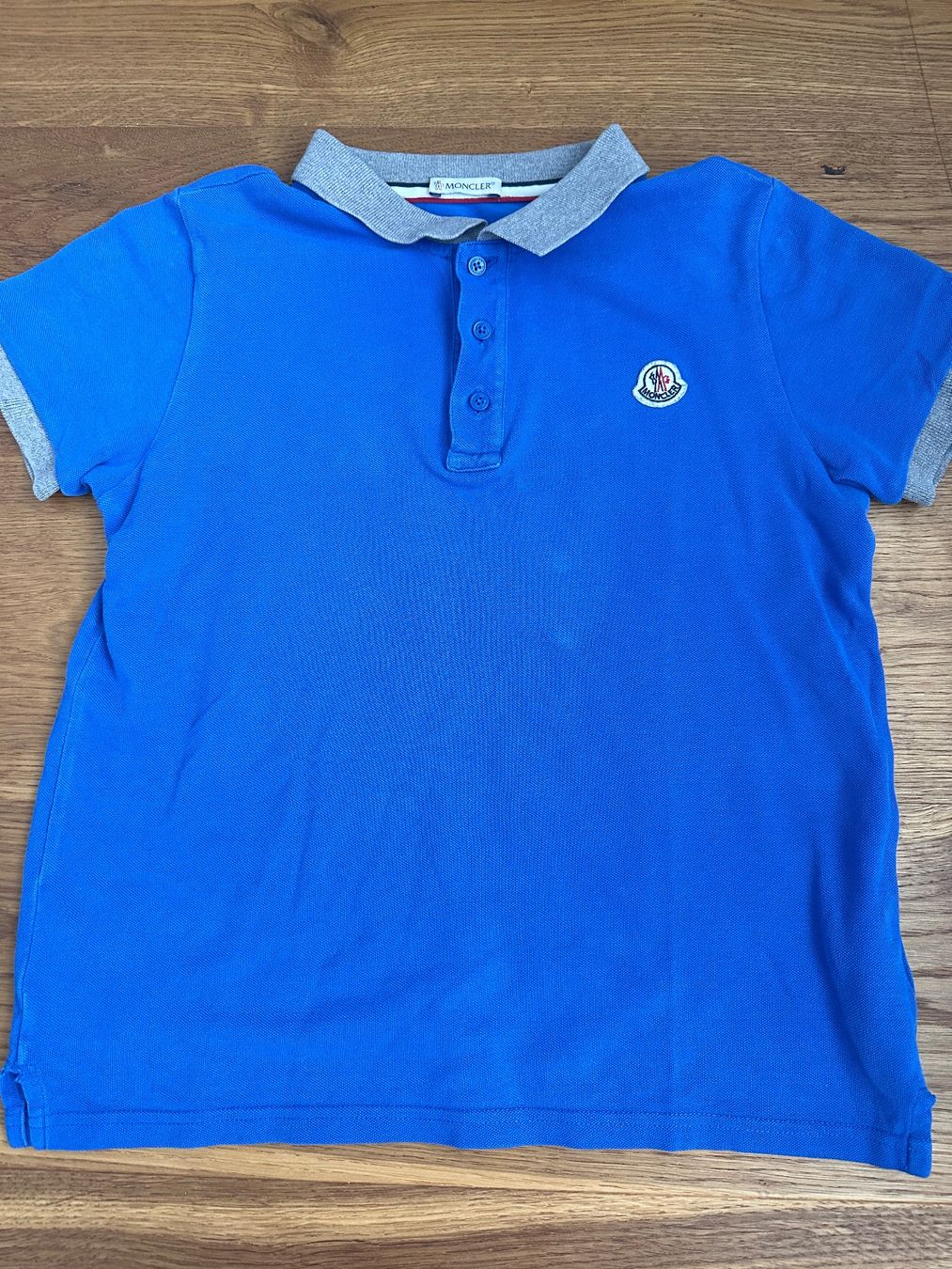Hemden, T-Shirts & Polos: Moncler 8/10 – Gebraucht aus St-Légier-Chiésaz von EvaVDRiviera