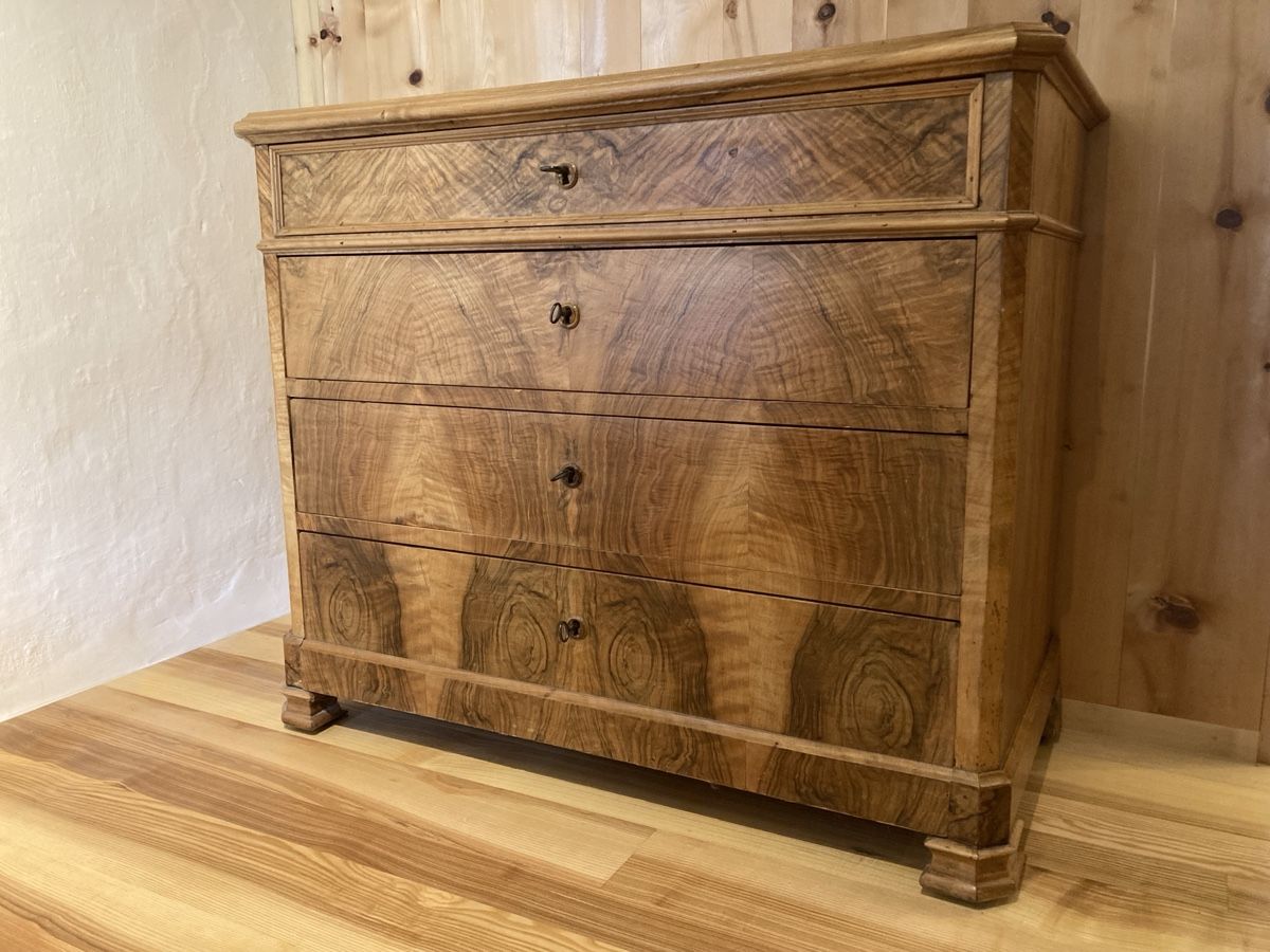 Cassettiere: Antike Kommode, Nussbaumholz, ca. 1920 – Usato da Staufen venduto da Simbob