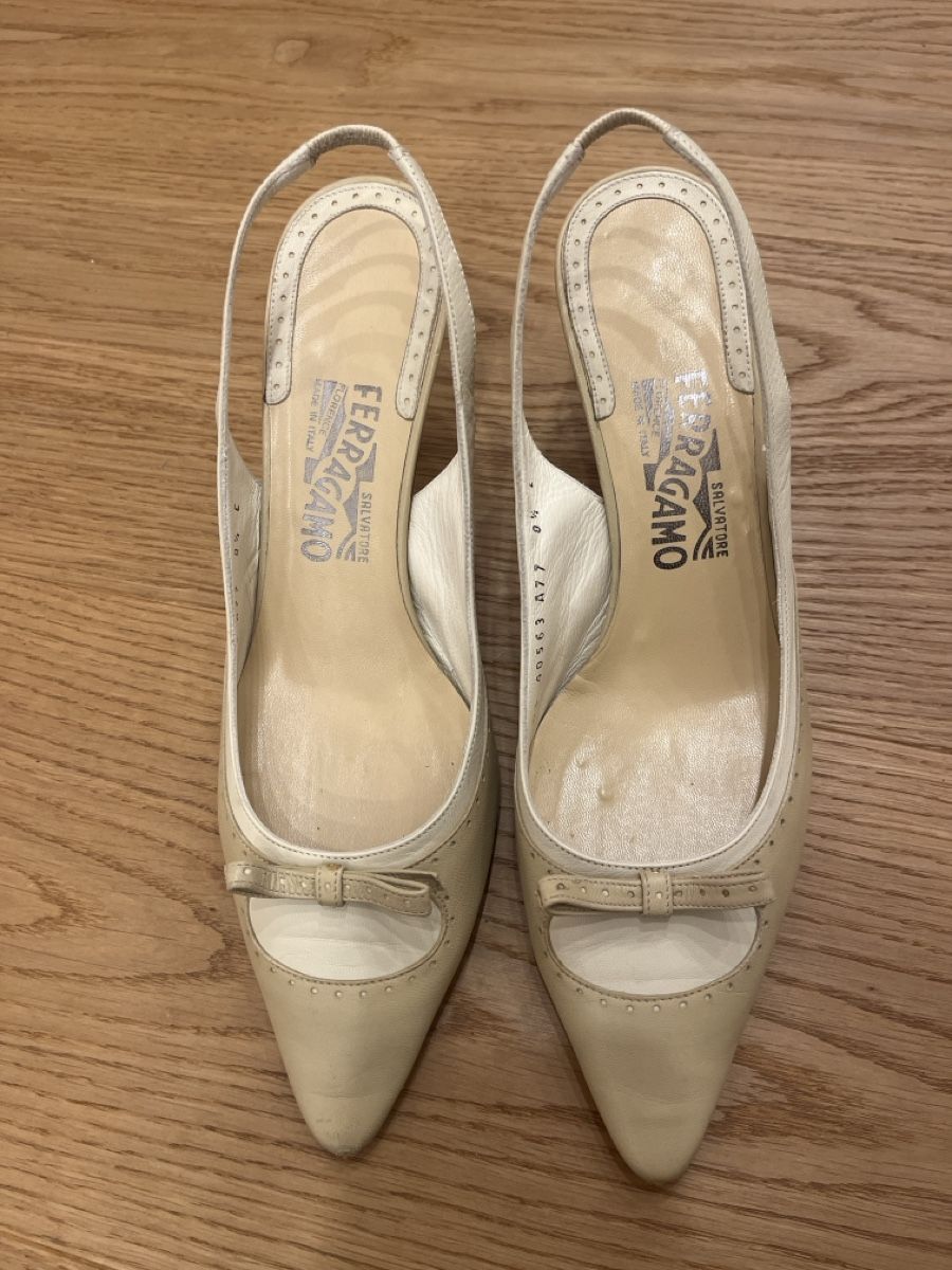 Salvatore Ferragamo Scarpe da donna: Ferragamo Slingback Heels - Beige/Offwhite, Size 39 – Usato da Schindellegi venduto da Zurpan