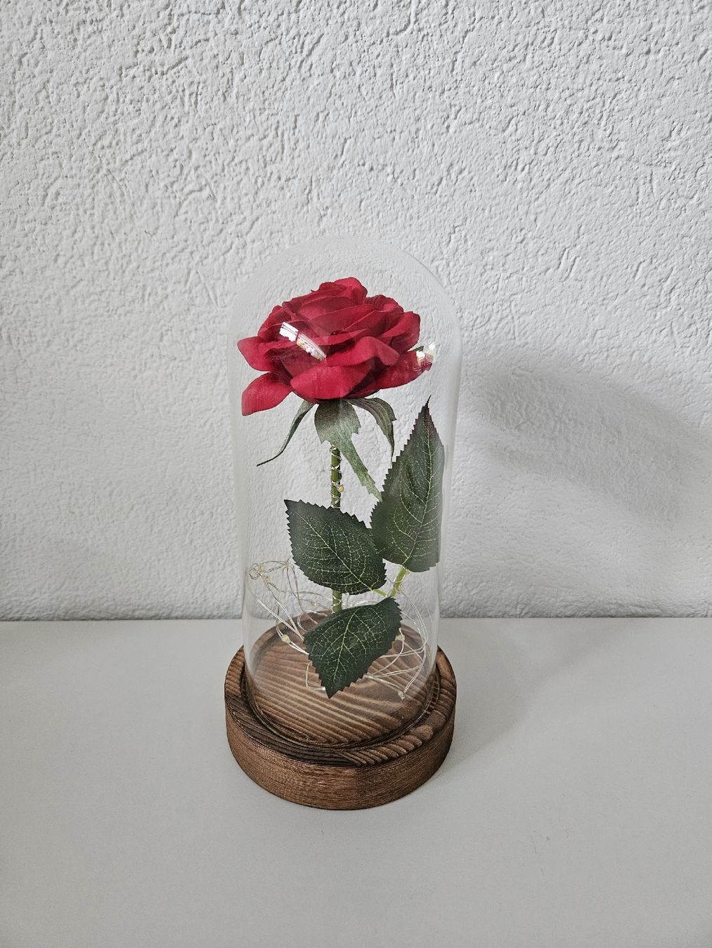 Toutes les décorations: Glasglocke mit Rose und LED Lichterkette – D'occasion à Rotkreuz par Kaffitanteli 1