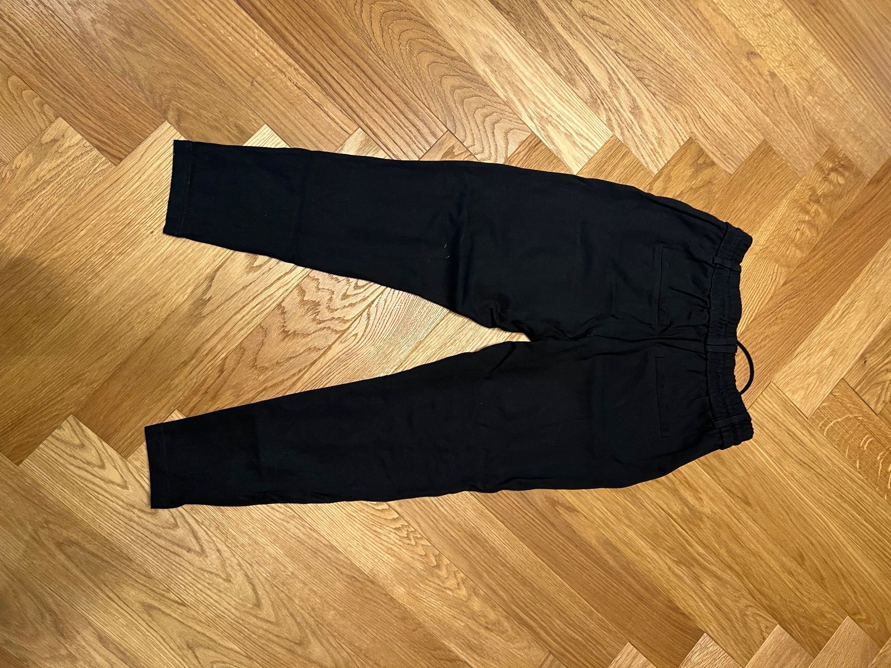 Only Hosen: Schwarze Stoffhose – Gebraucht aus Uetikon am See von phi_hn2k