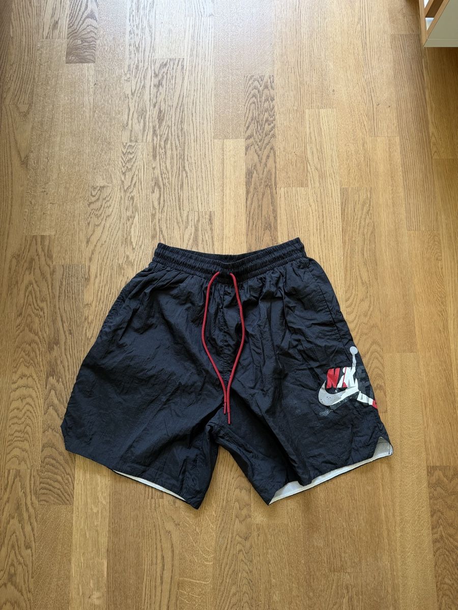 Pantaloni: Jordan Shorts schwarz – Usato da Bassersdorf venduto da Joe_56lh