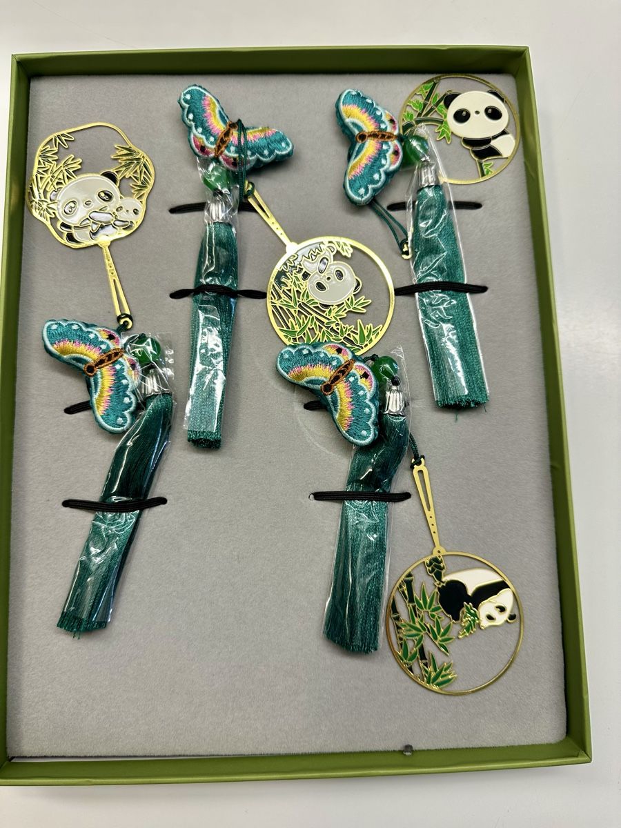 Altre raccolte & rarità: 6x Chinesische Lesezeichen Panda Schmetterling Geschenkidee – Nuovo e nell'imballaggio originale da Zürich venduto da Camerountiger 1