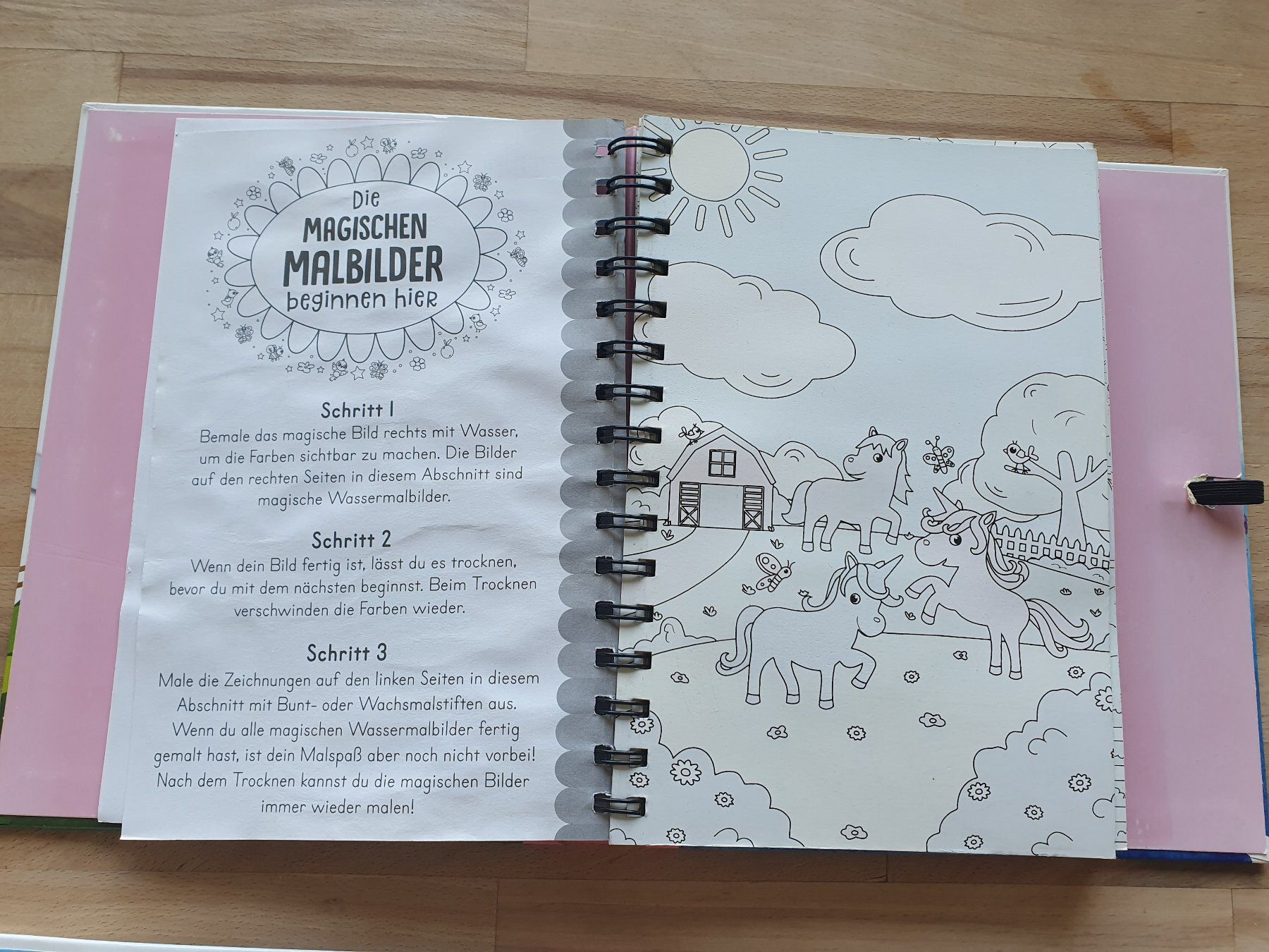 Bücher: 4 Magic Water Colouring Malbücher, ohne Wasserstift – Gebraucht aus Ebmatingen von zeitlos-gesund.ch 4