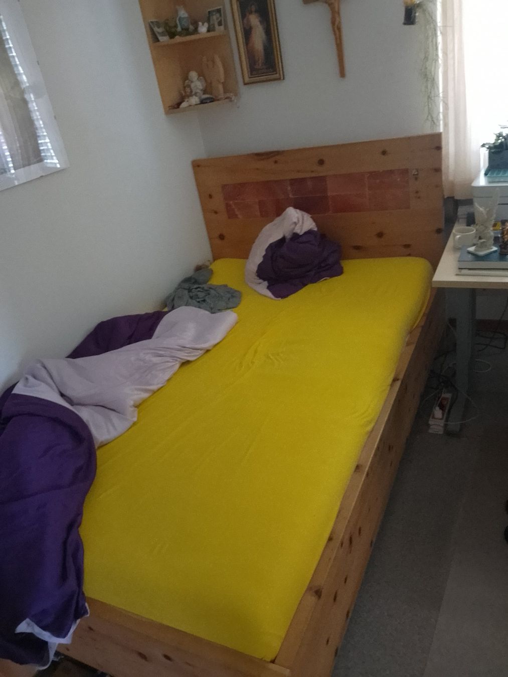 Decken: Violetter Satinbeddecke – Gebraucht aus Weinfelden von PaterPio1968